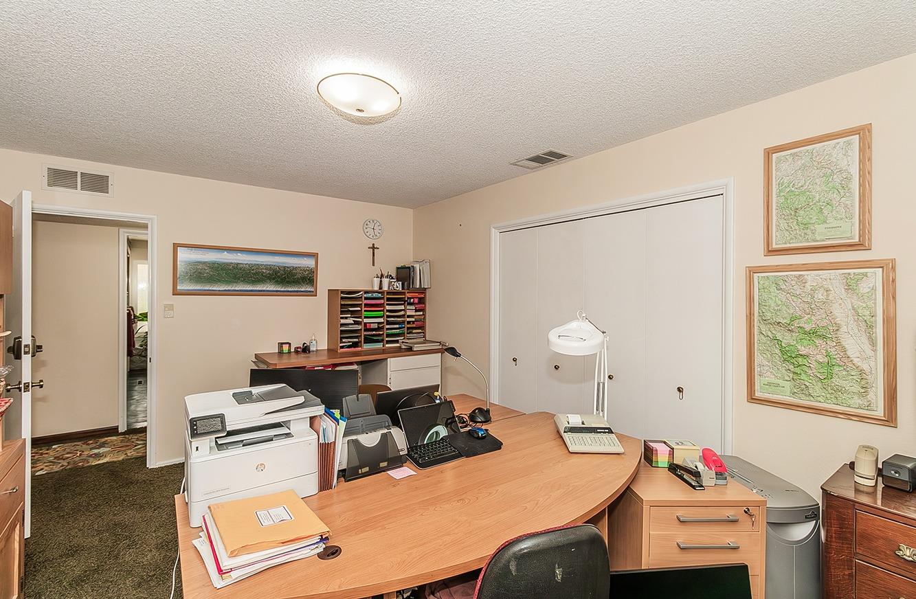 3670 S Newmark Ave, Sanger, CA 93654