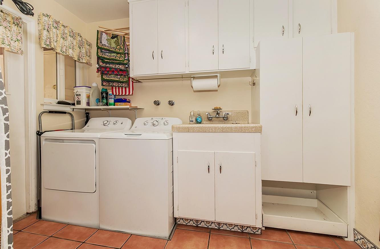 3670 S Newmark Ave, Sanger, CA 93654
