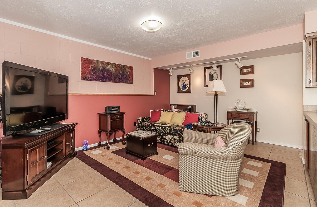 3670 S Newmark Ave, Sanger, CA 93654