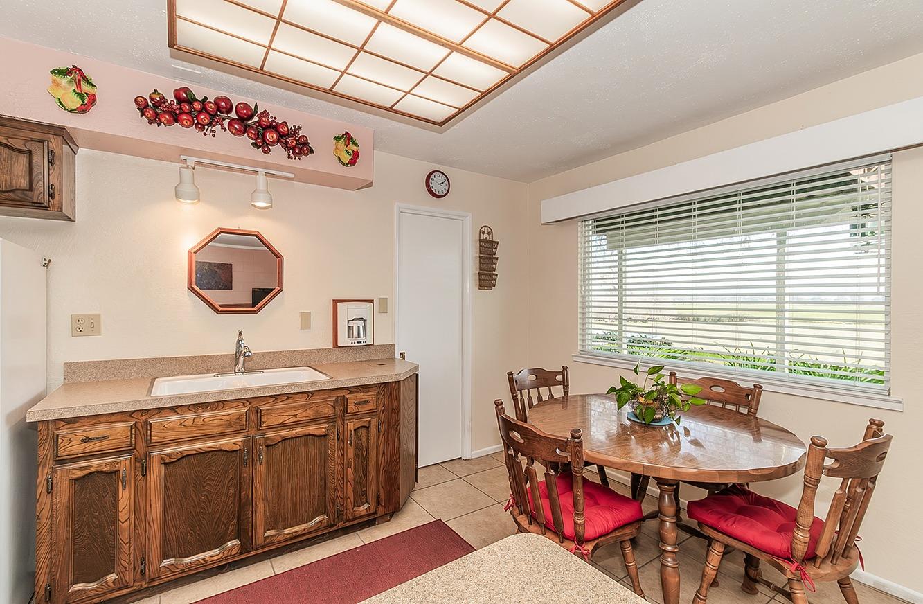 3670 S Newmark Ave, Sanger, CA 93654