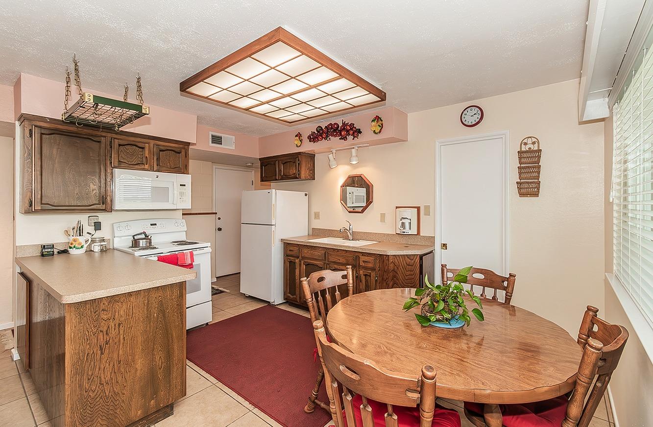 3670 S Newmark Ave, Sanger, CA 93654