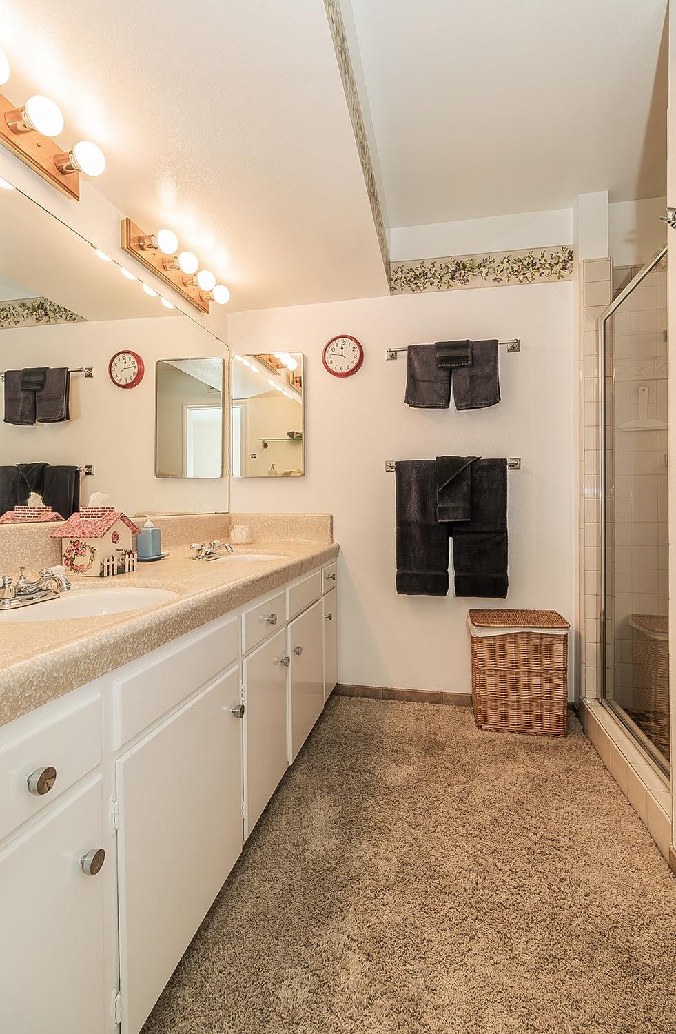 3670 S Newmark Ave, Sanger, CA 93654