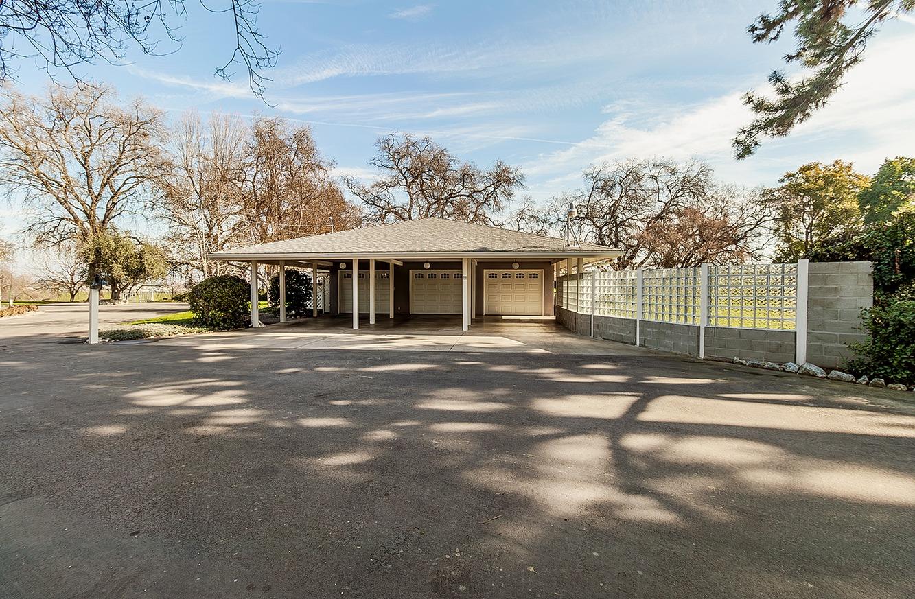 3670 S Newmark Ave, Sanger, CA 93654