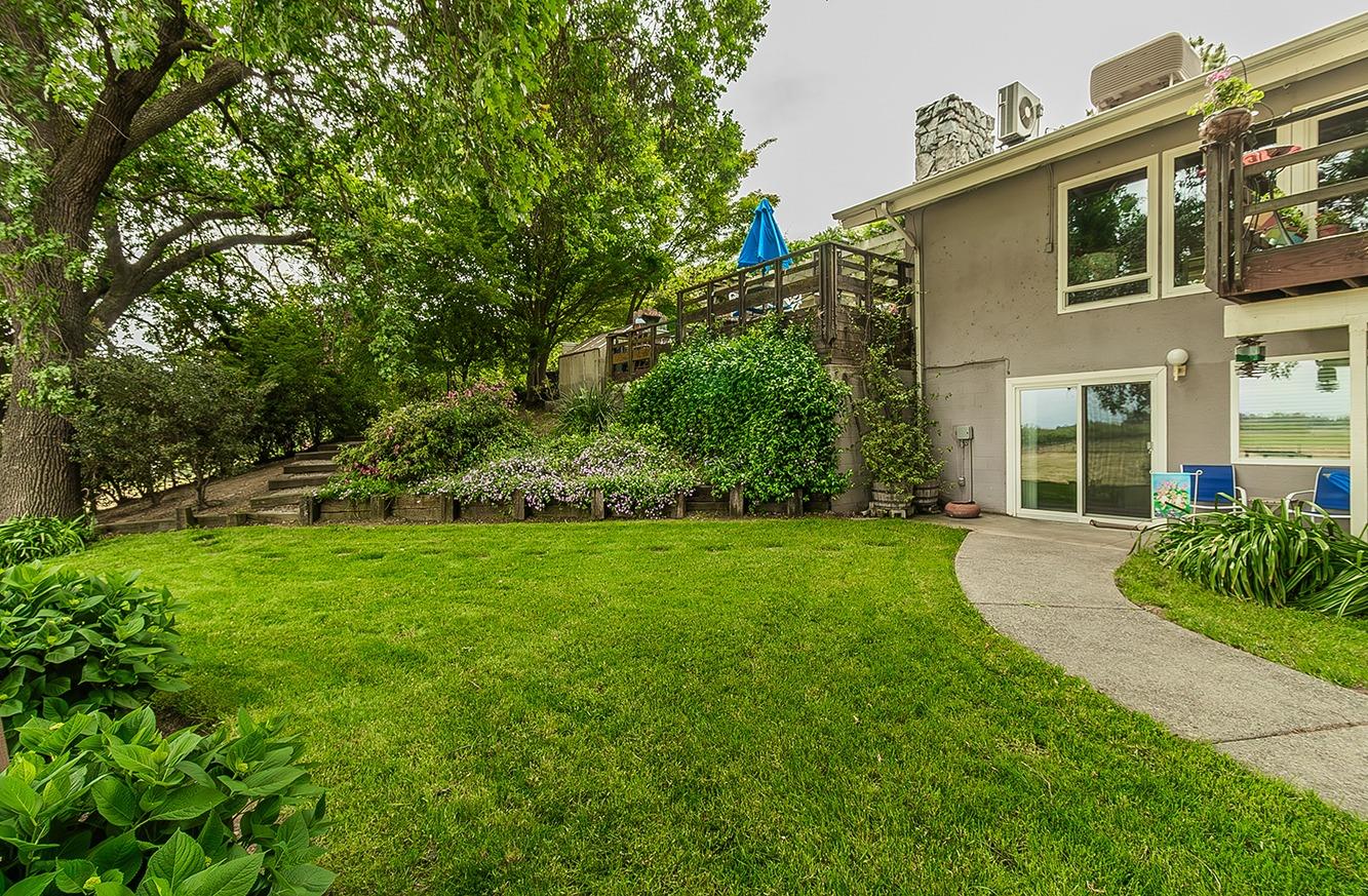 3670 S Newmark Ave, Sanger, CA 93654