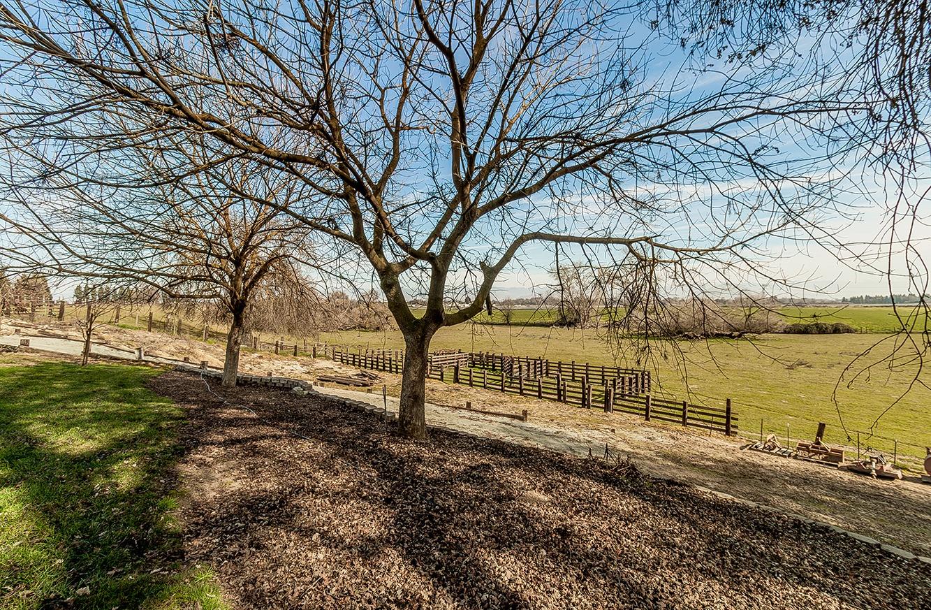 3670 S Newmark Ave, Sanger, CA 93654