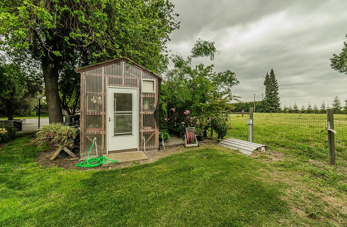 3670 S Newmark Ave, Sanger, CA 93654