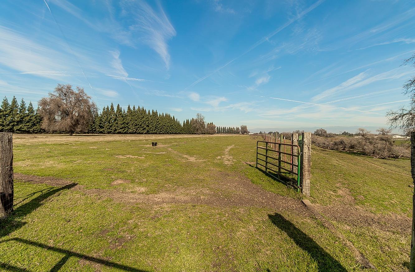3670 S Newmark Ave, Sanger, CA 93654