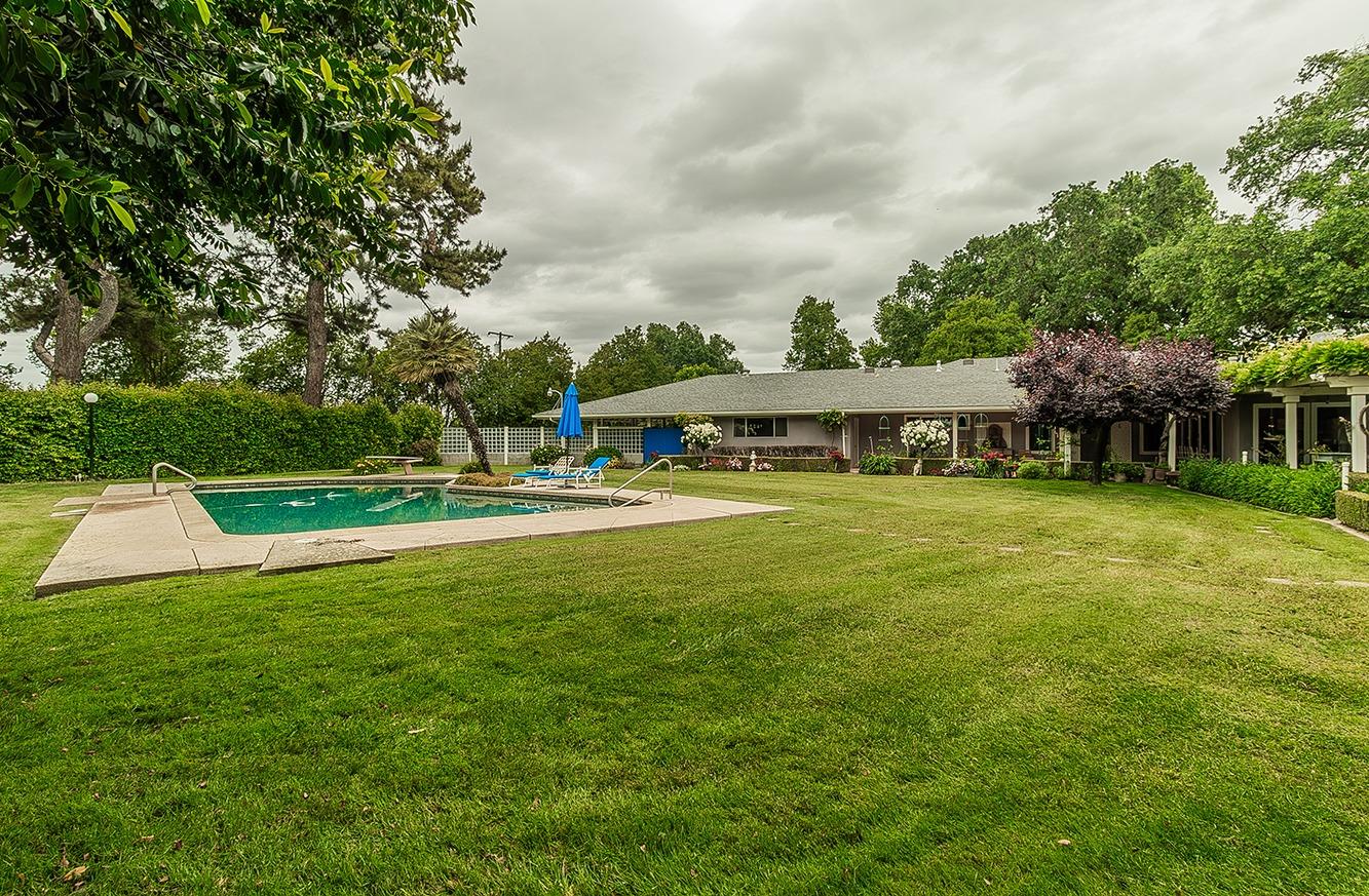 3670 S Newmark Ave, Sanger, CA 93654