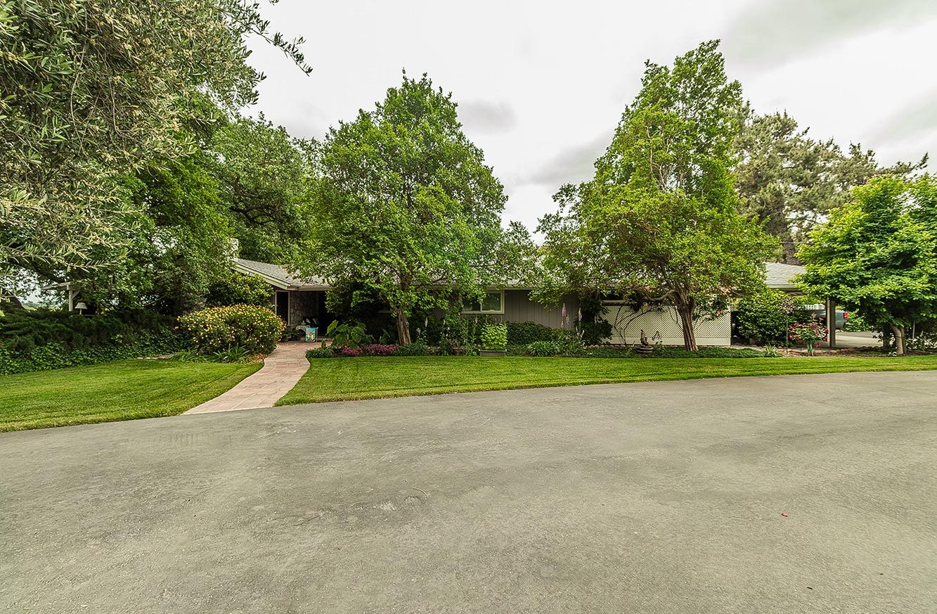 3670 S Newmark Ave, Sanger, CA 93654