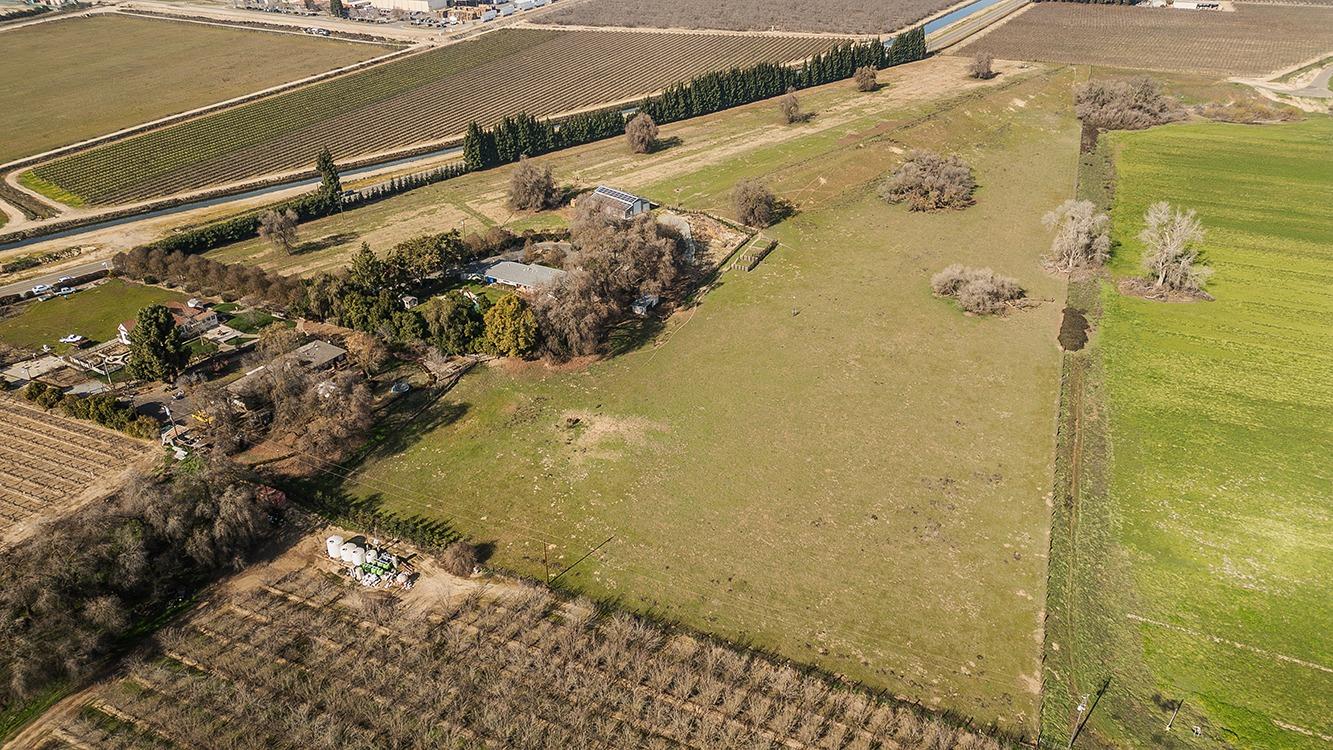 3670 S Newmark Ave, Sanger, CA 93654