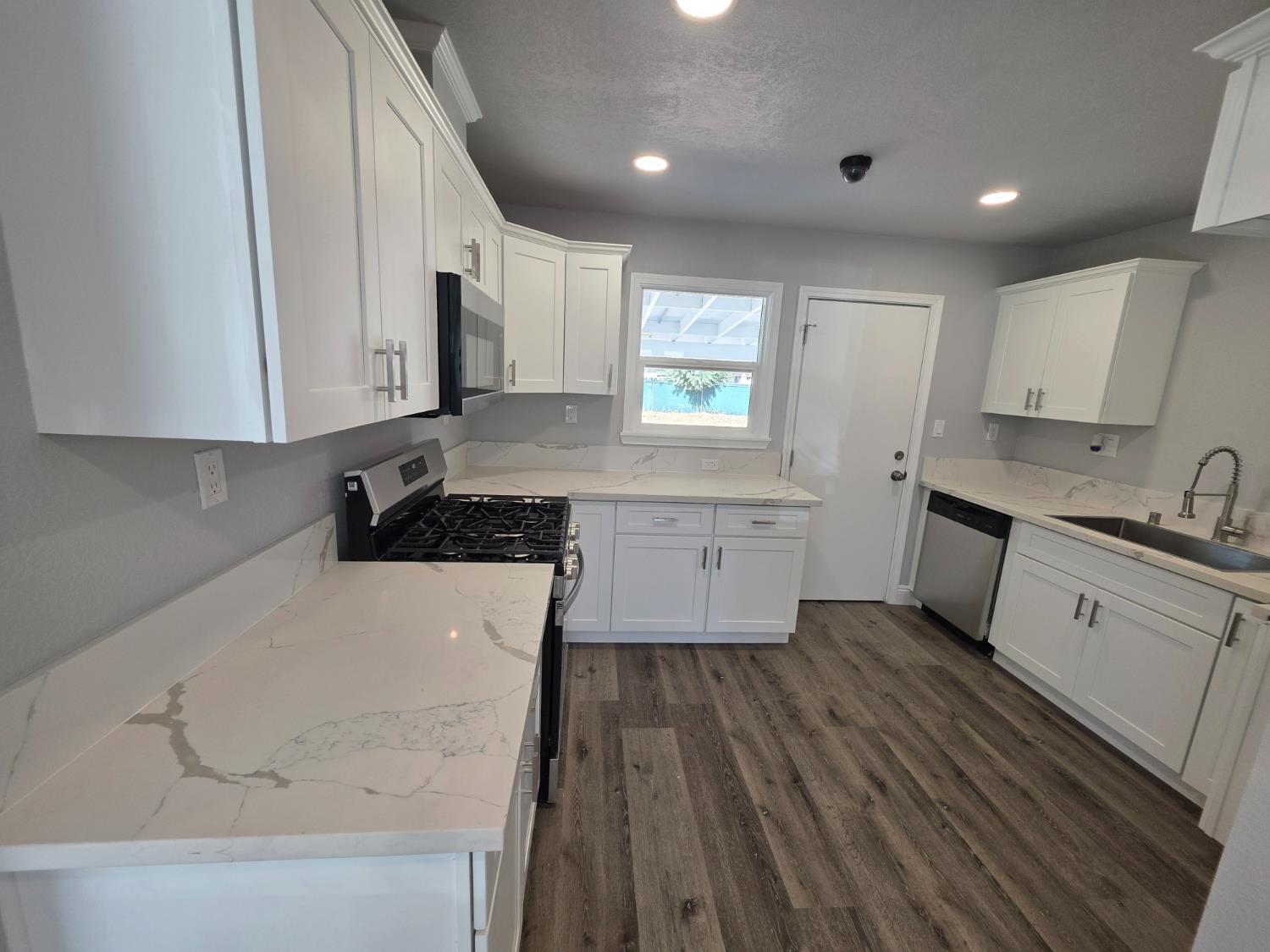 2568 Lotus Ave, Fresno, CA 93706