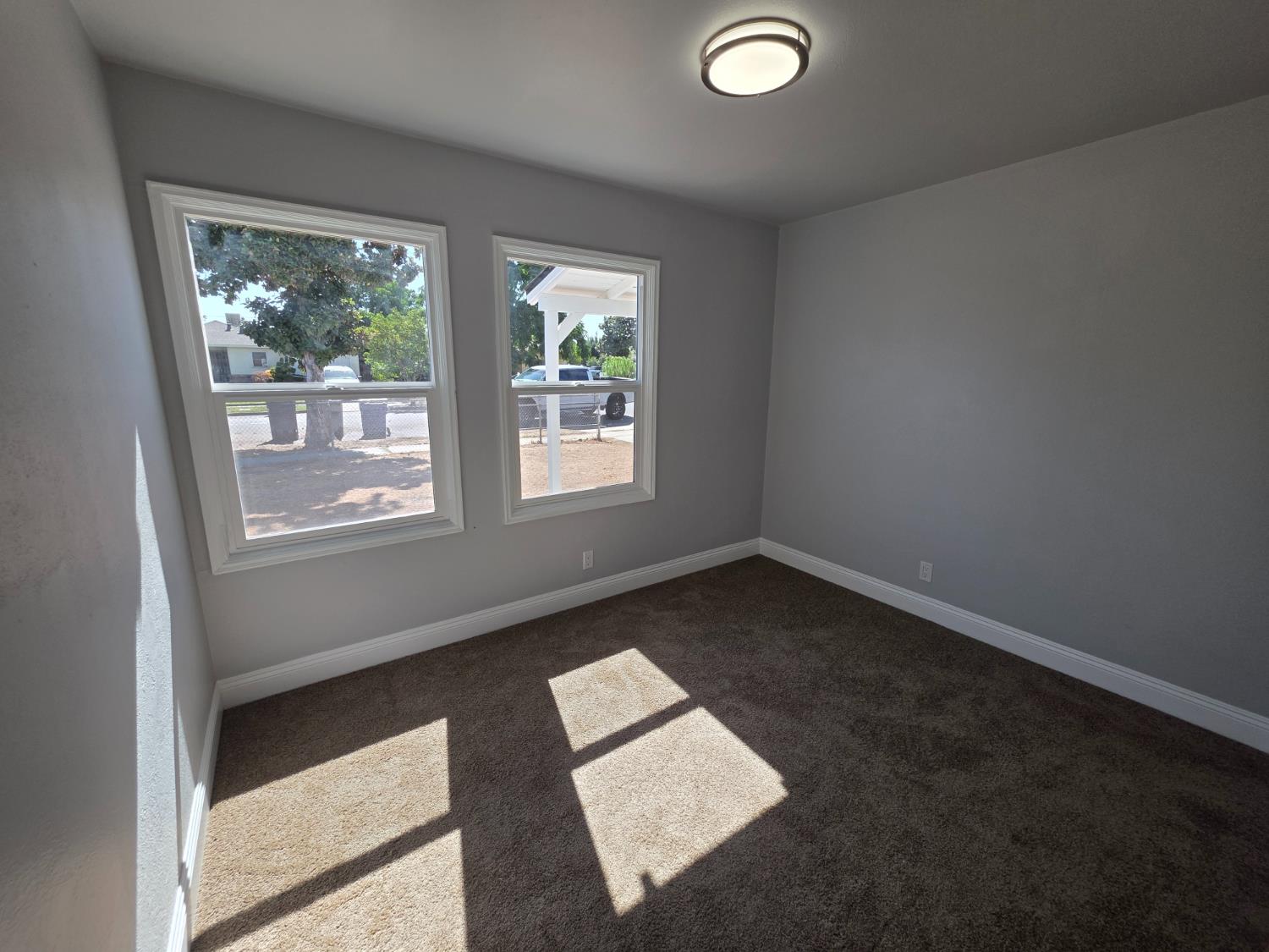 2568 Lotus Ave, Fresno, CA 93706