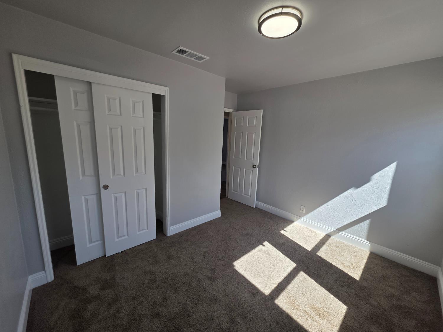 2568 Lotus Ave, Fresno, CA 93706