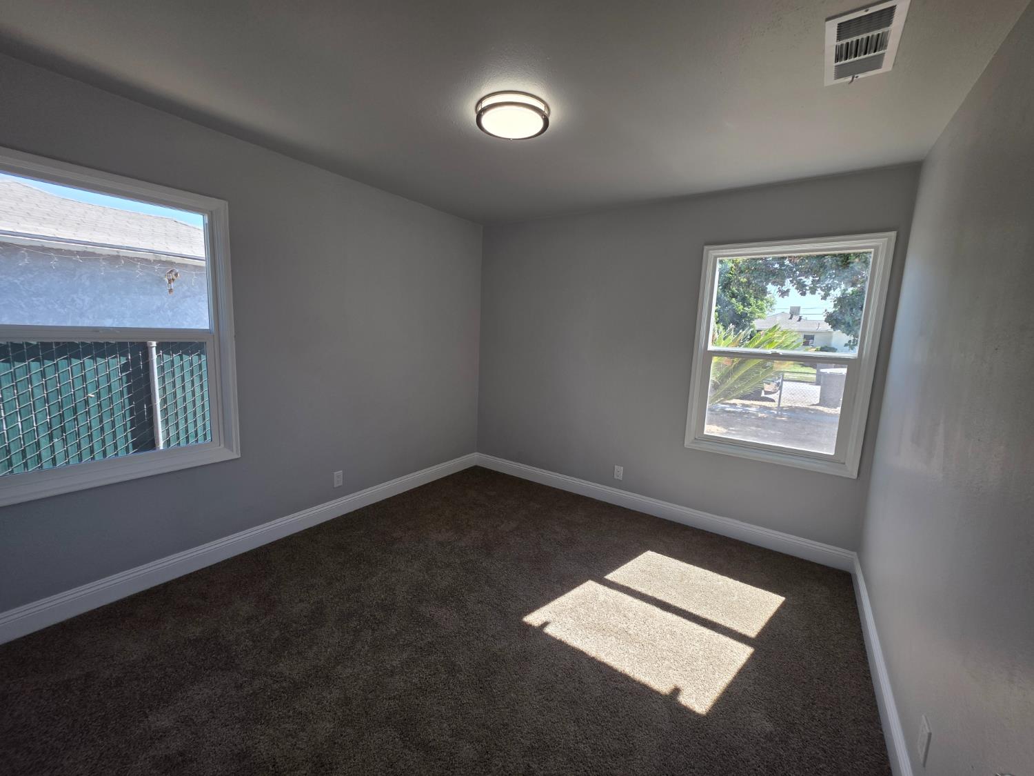 2568 Lotus Ave, Fresno, CA 93706