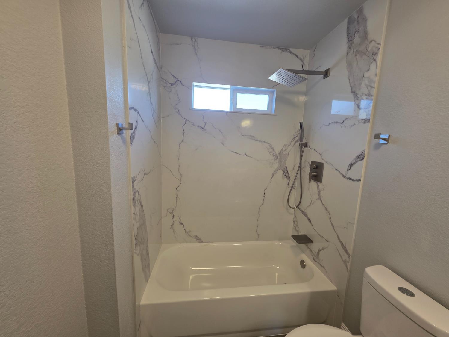 2568 Lotus Ave, Fresno, CA 93706