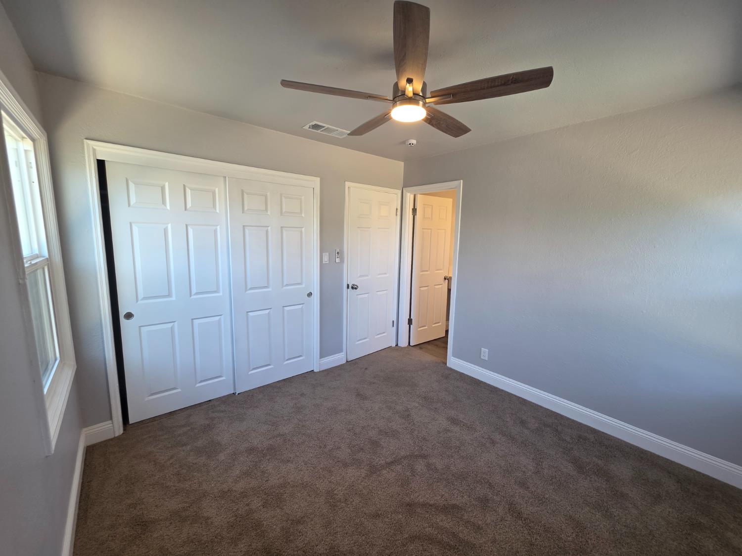 2568 Lotus Ave, Fresno, CA 93706