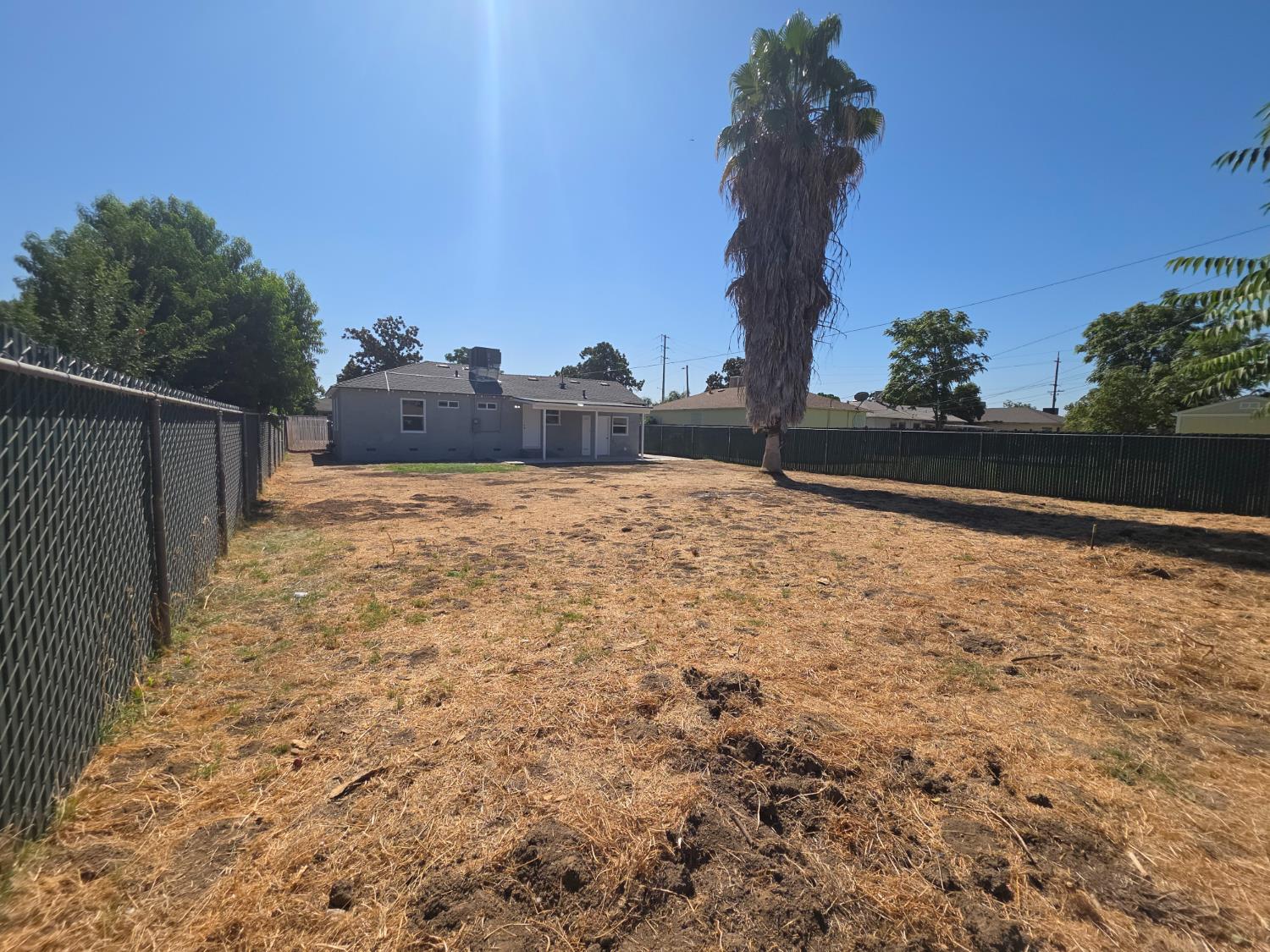 2568 Lotus Ave, Fresno, CA 93706