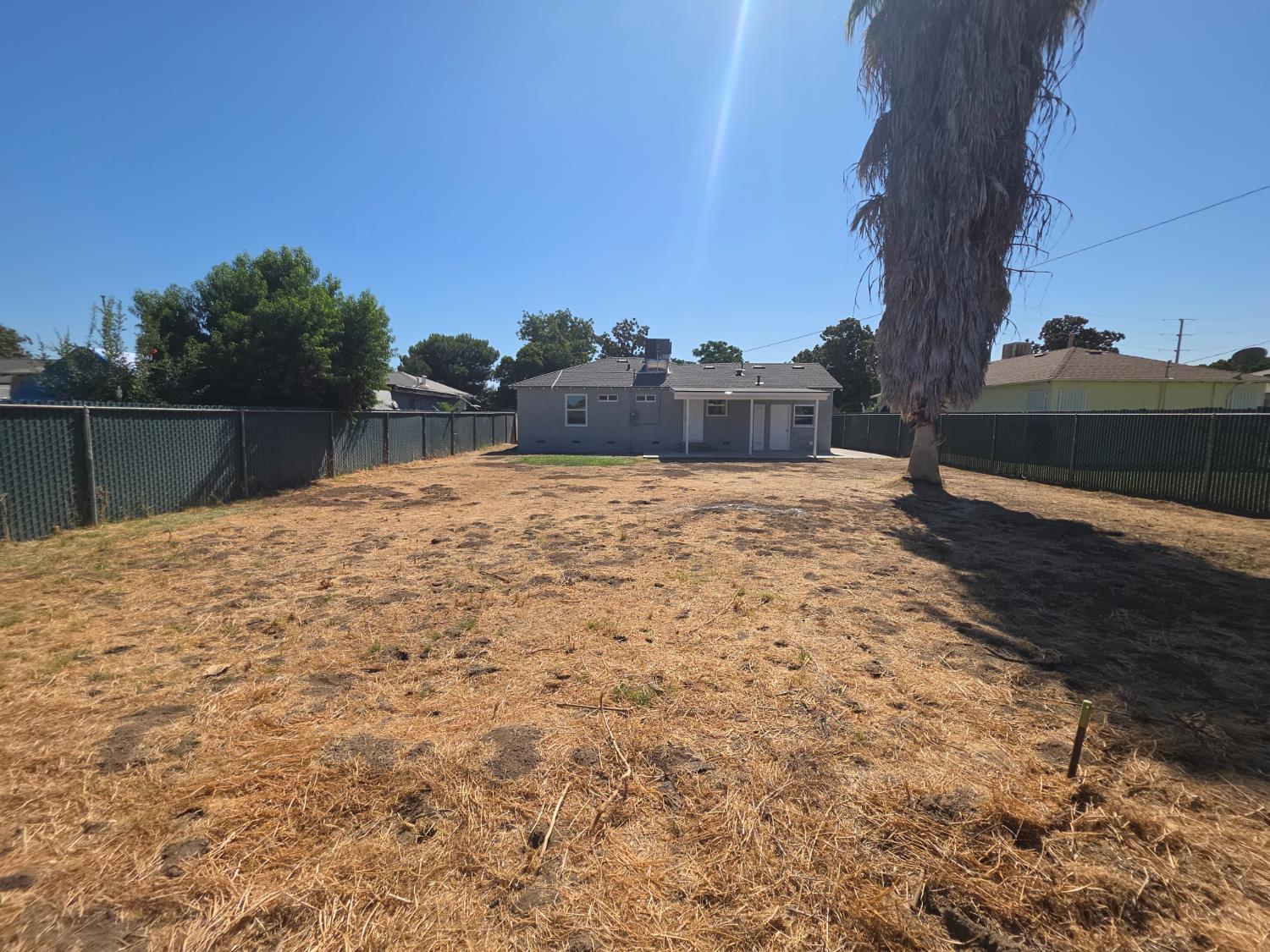 2568 Lotus Ave, Fresno, CA 93706