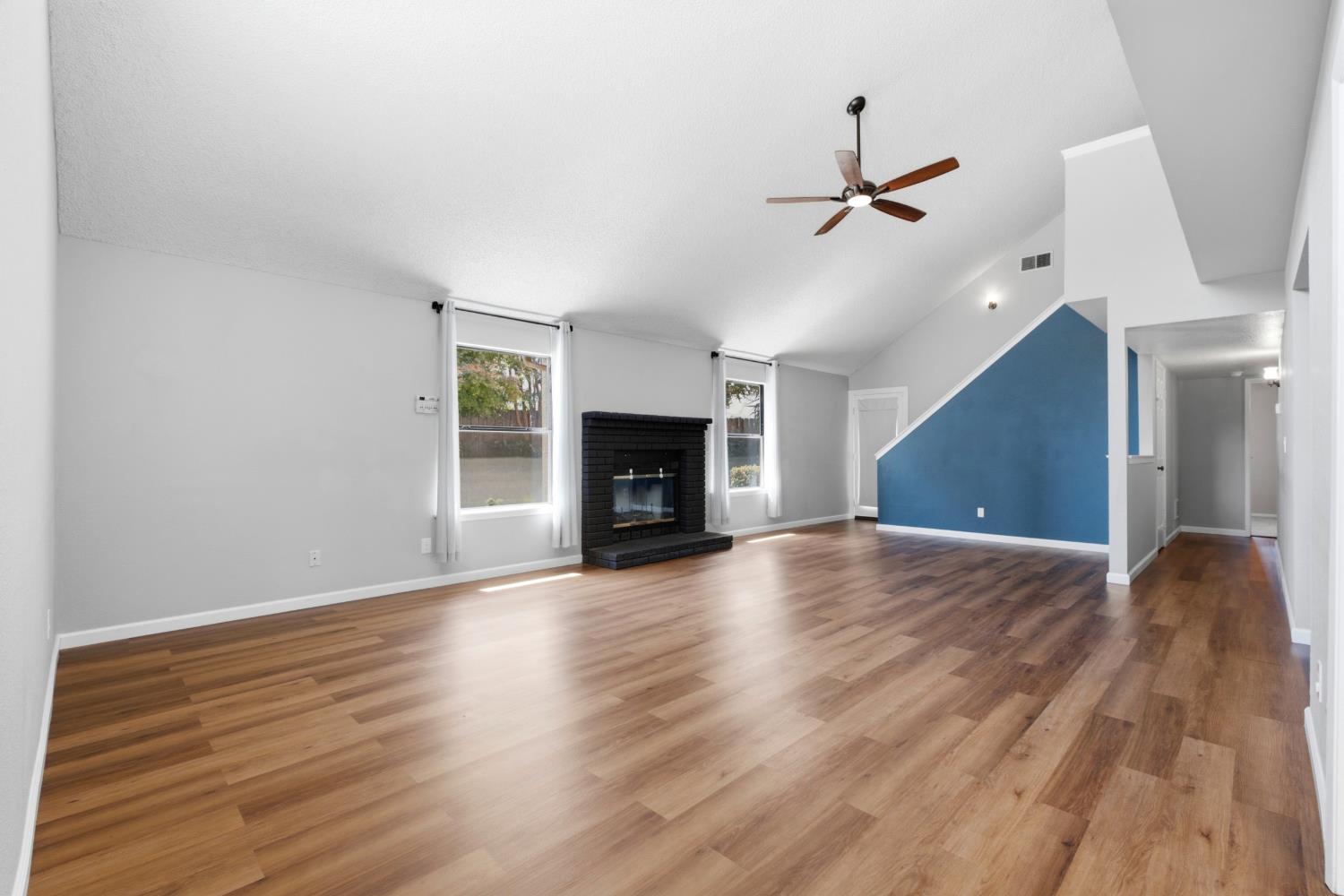1689 E Pryor Dr, Fresno, CA 93720