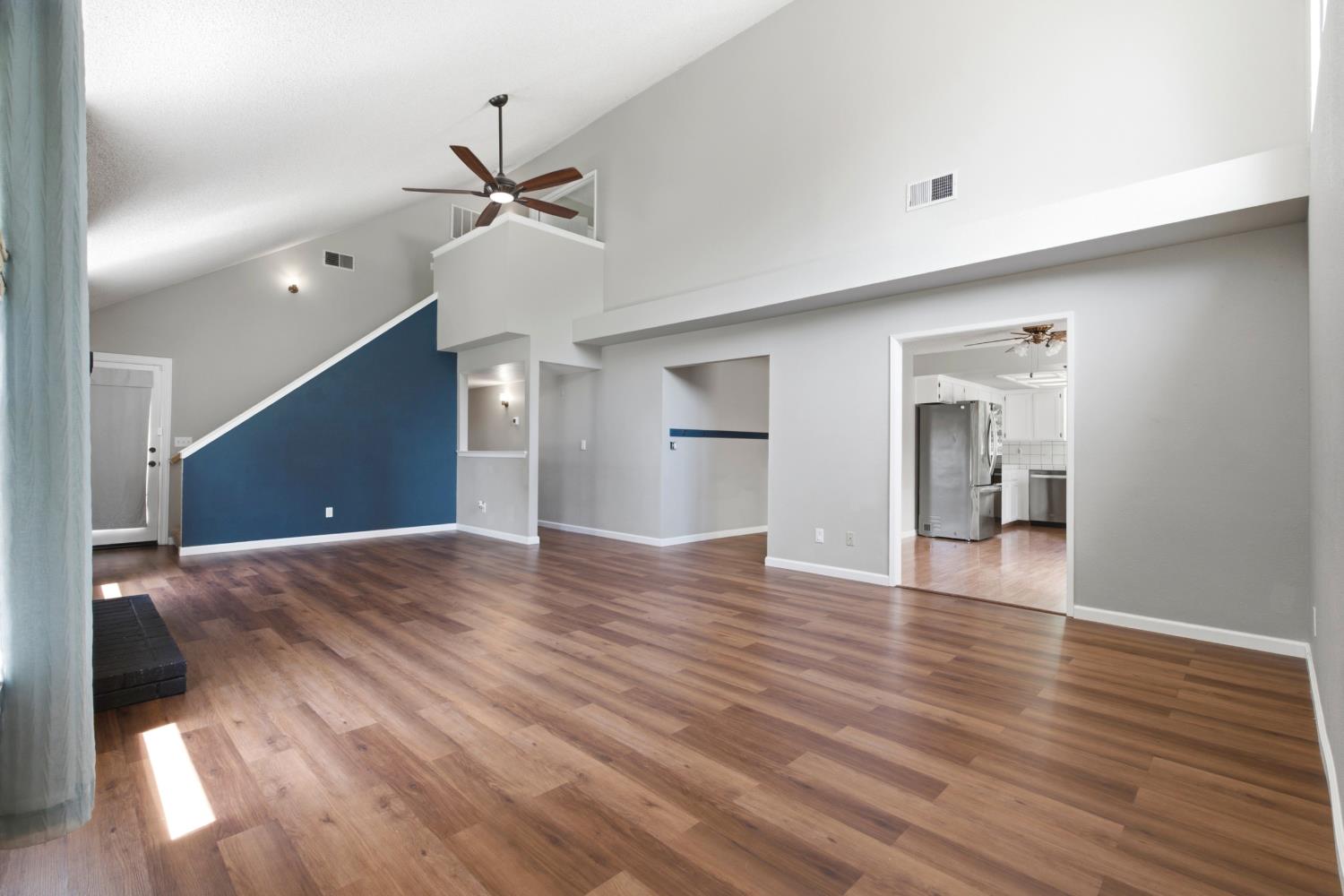1689 E Pryor Dr, Fresno, CA 93720