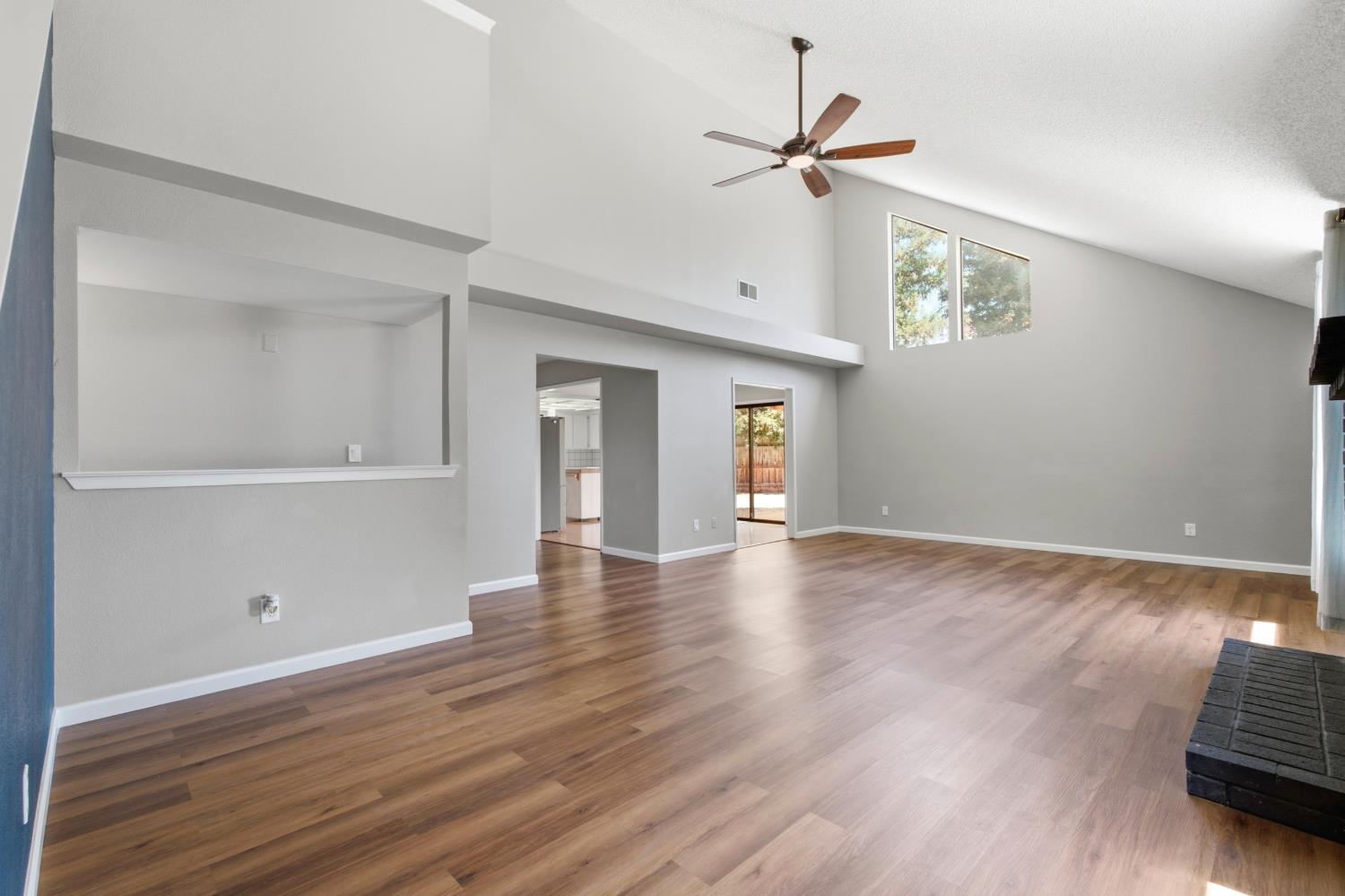 1689 E Pryor Dr, Fresno, CA 93720