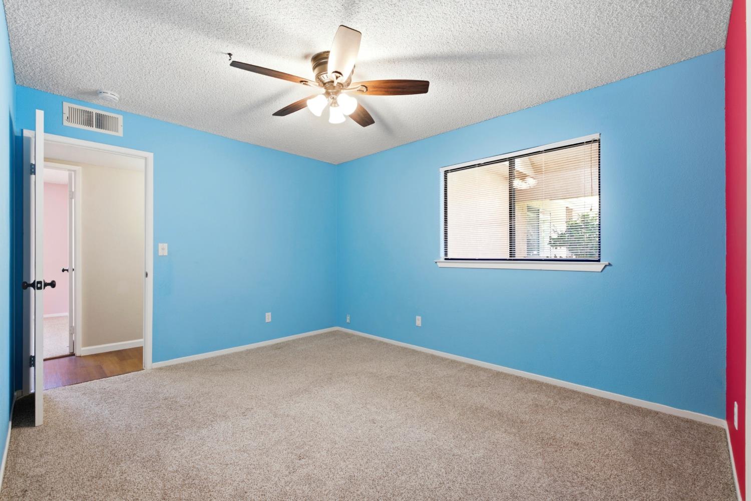 1689 E Pryor Dr, Fresno, CA 93720