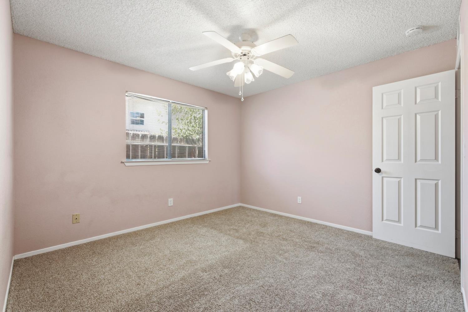 1689 E Pryor Dr, Fresno, CA 93720