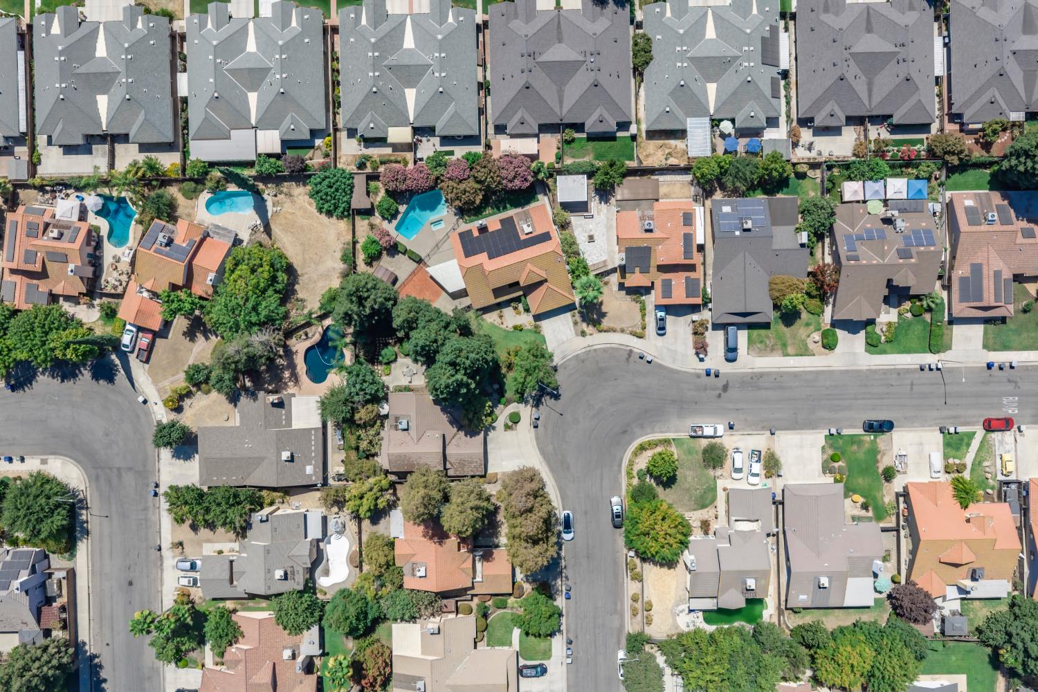 1689 E Pryor Dr, Fresno, CA 93720