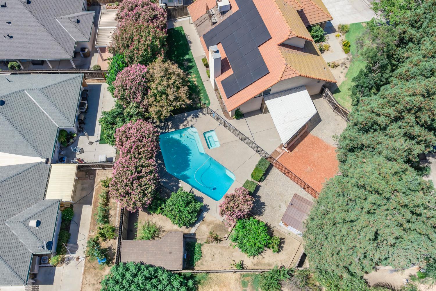 1689 E Pryor Dr, Fresno, CA 93720