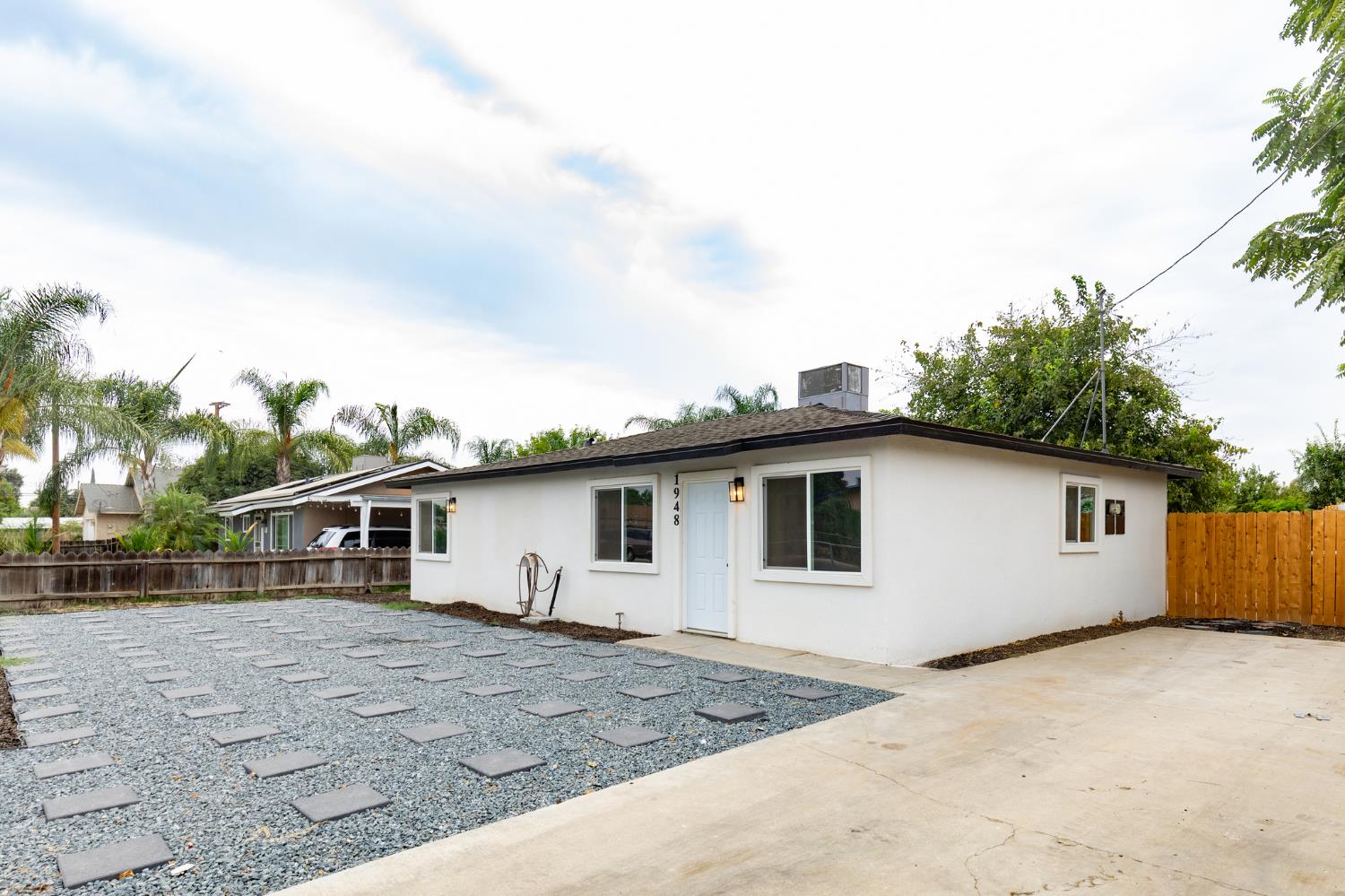1948 N Encina St, Visalia, CA 93291