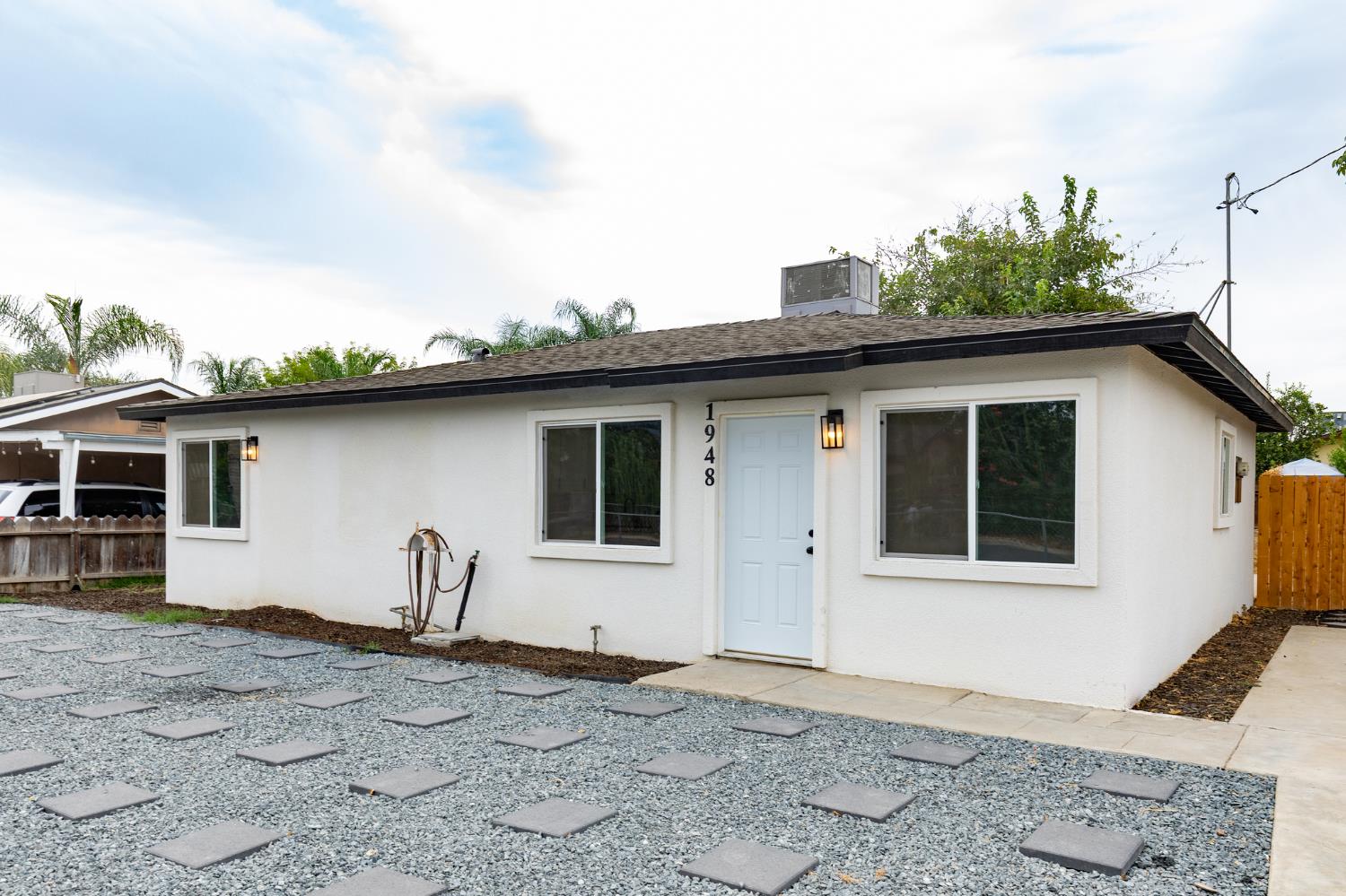 1948 N Encina St, Visalia, CA 93291