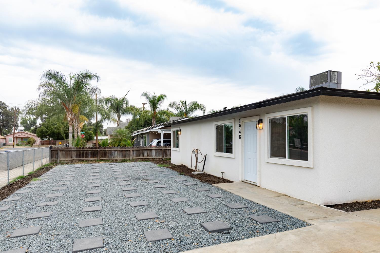 1948 N Encina St, Visalia, CA 93291