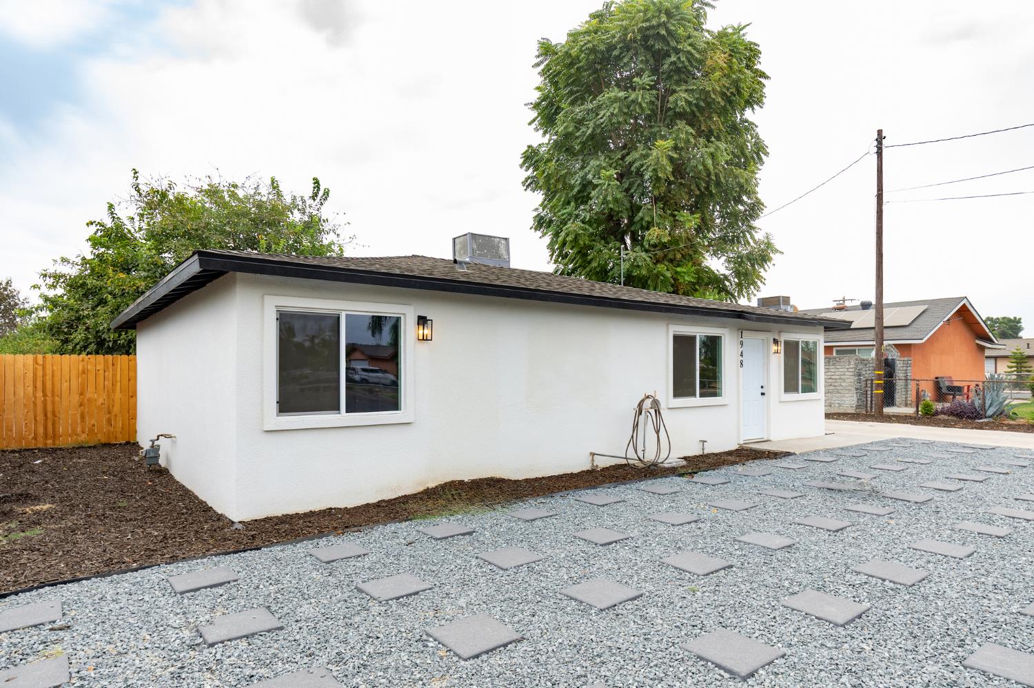 1948 N Encina St, Visalia, CA 93291