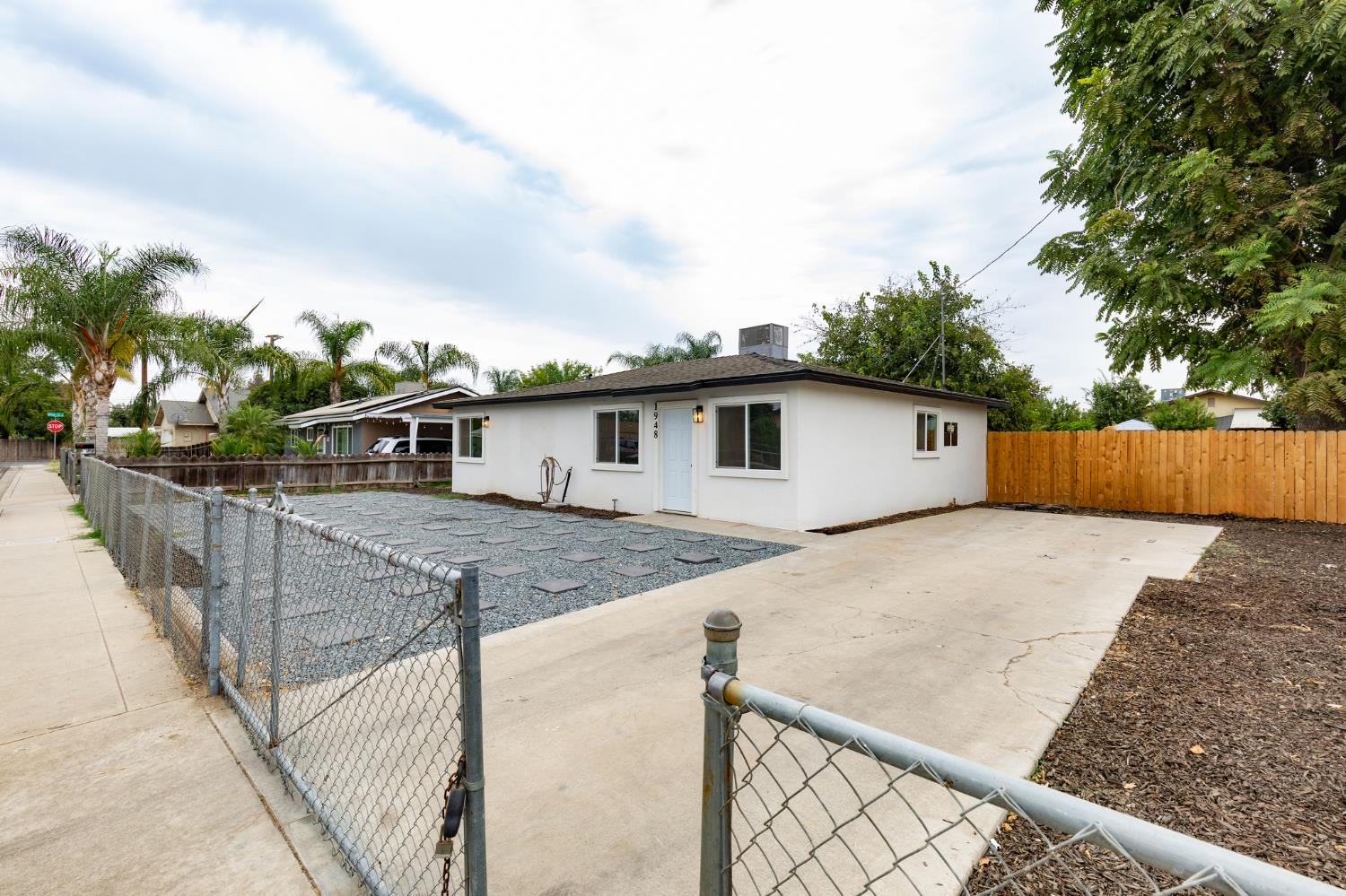 1948 N Encina St, Visalia, CA 93291