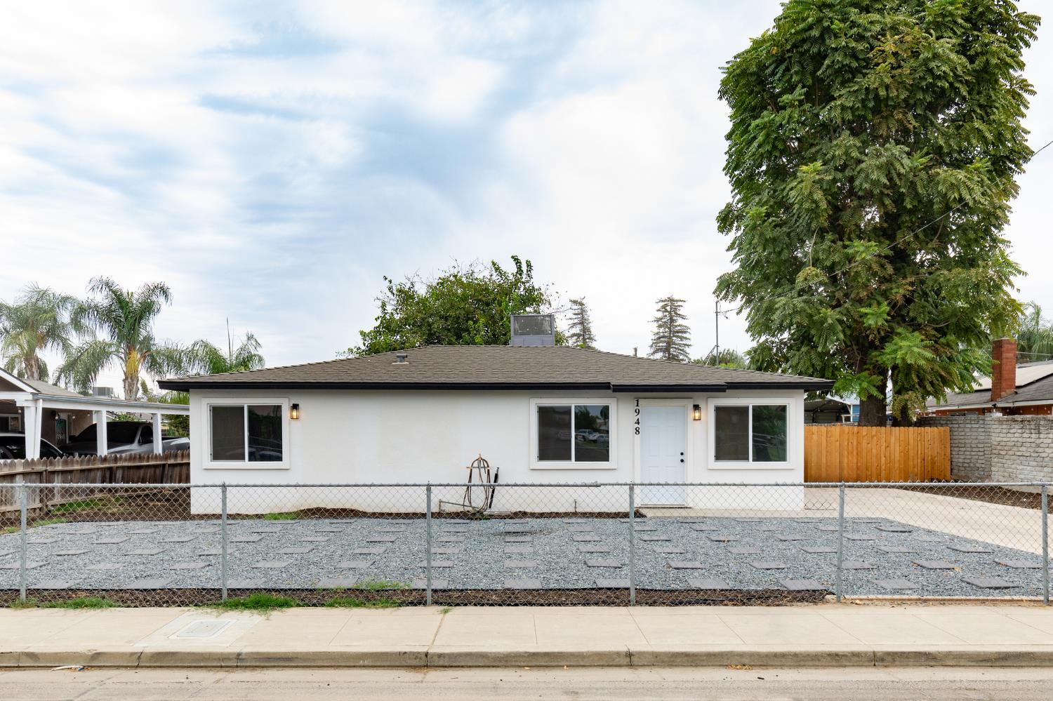 1948 N Encina St, Visalia, CA 93291