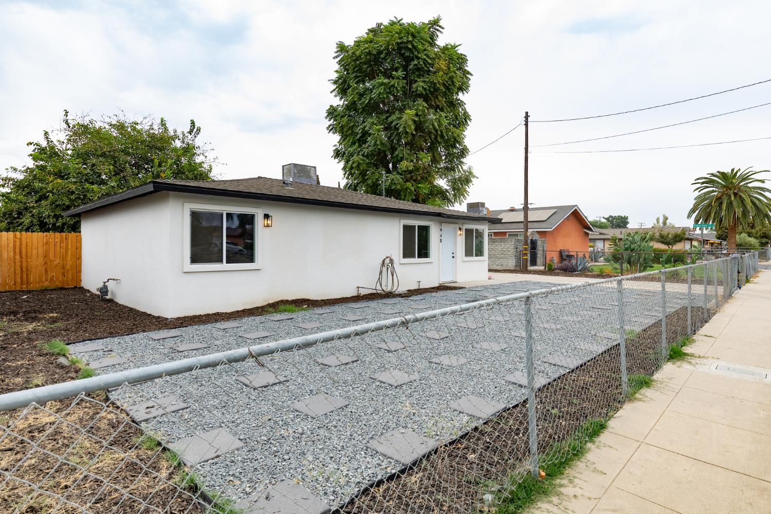 1948 N Encina St, Visalia, CA 93291
