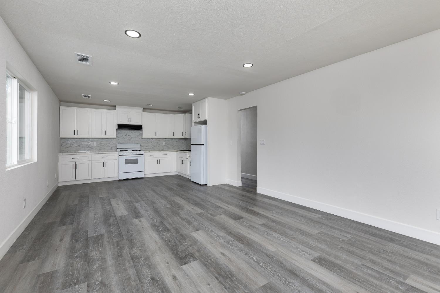 1948 N Encina St, Visalia, CA 93291