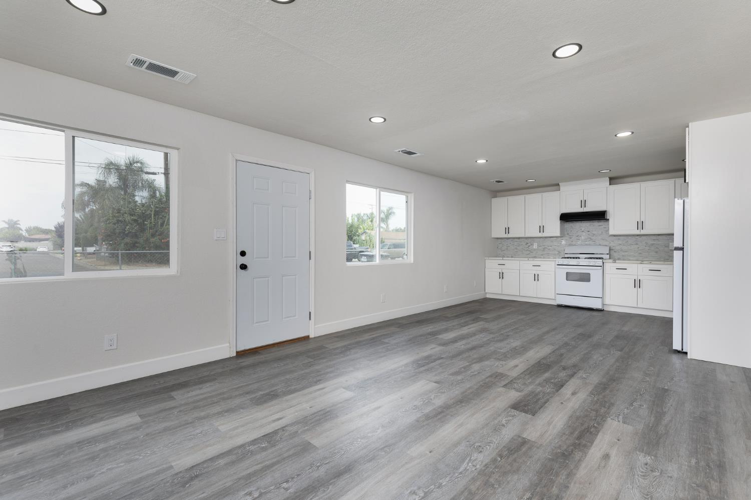 1948 N Encina St, Visalia, CA 93291