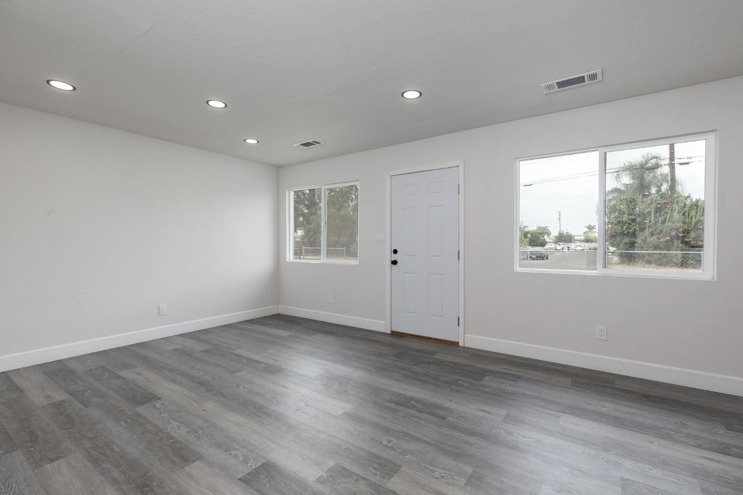 1948 N Encina St, Visalia, CA 93291