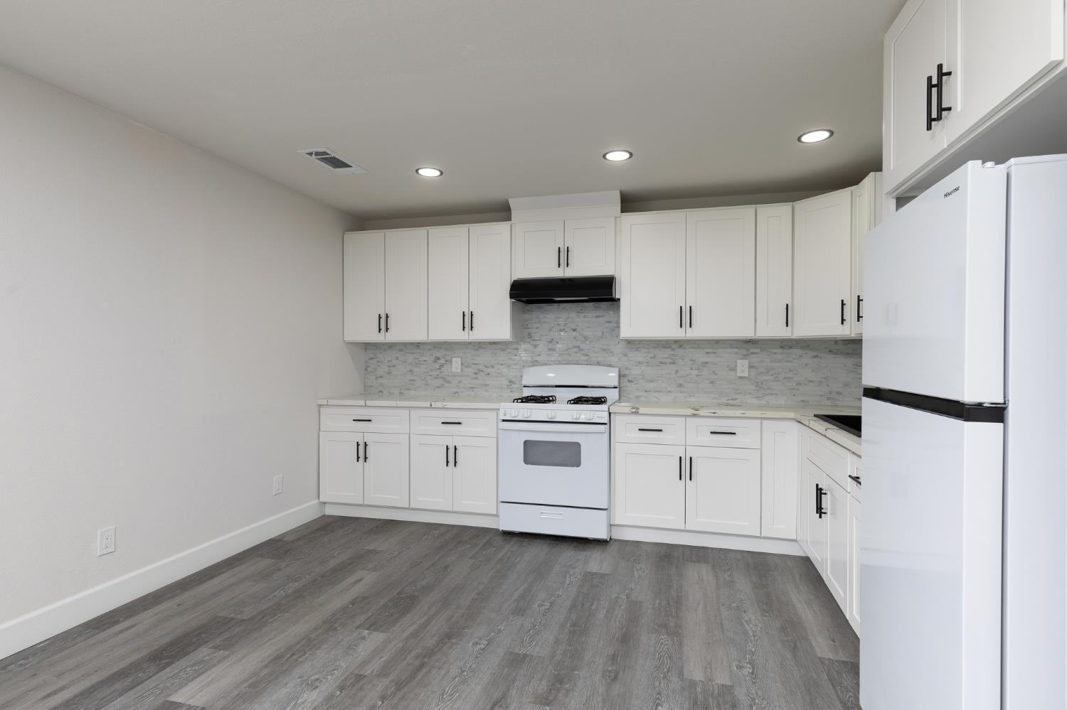 1948 N Encina St, Visalia, CA 93291