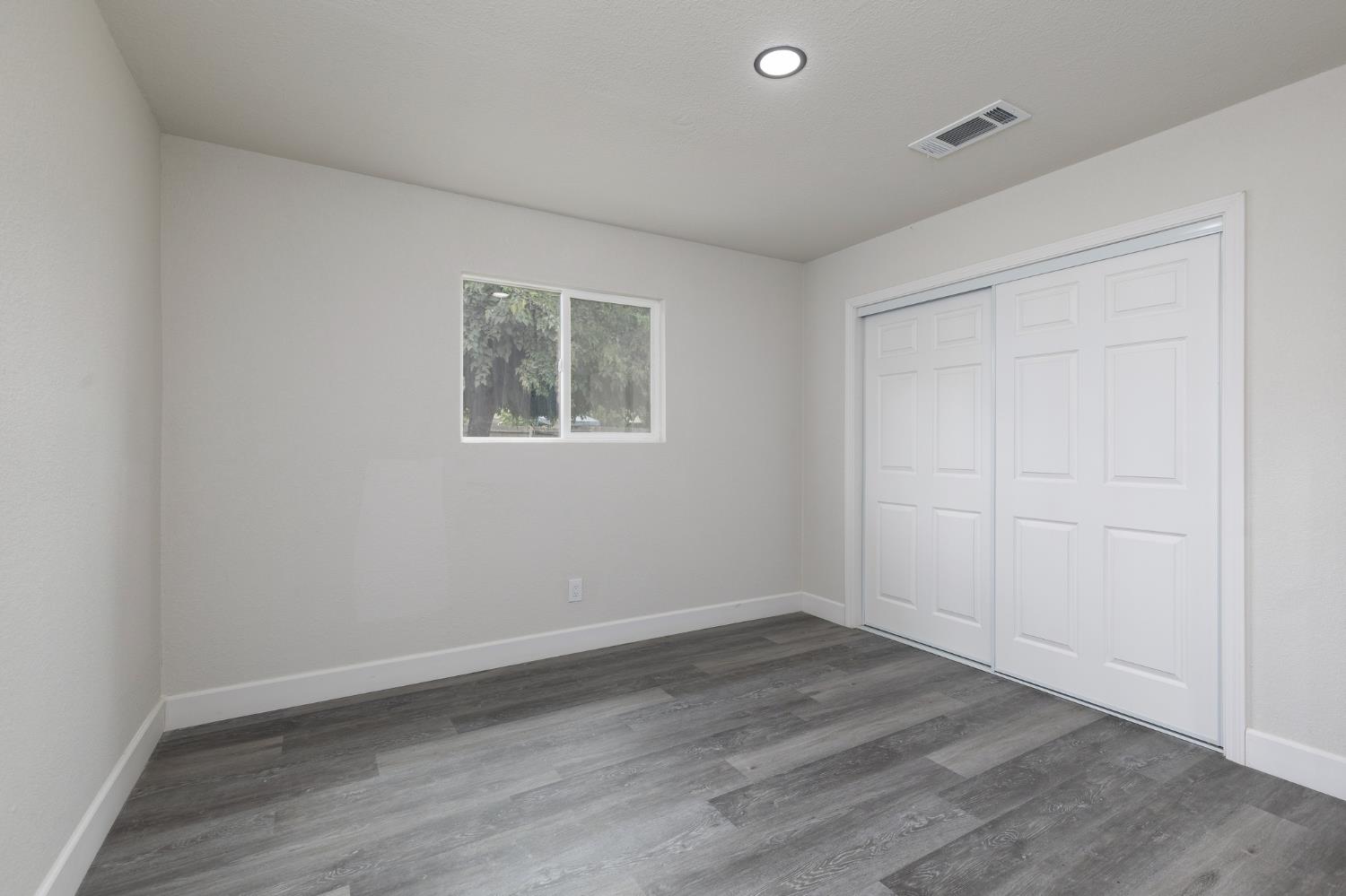 1948 N Encina St, Visalia, CA 93291