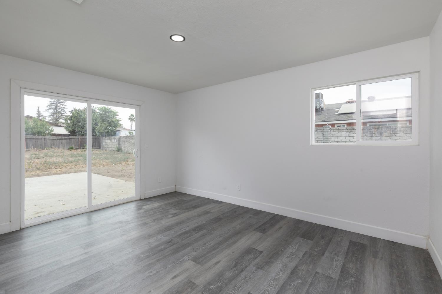 1948 N Encina St, Visalia, CA 93291