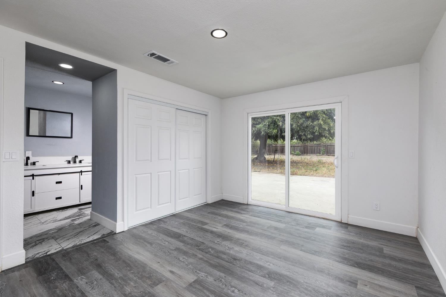 1948 N Encina St, Visalia, CA 93291