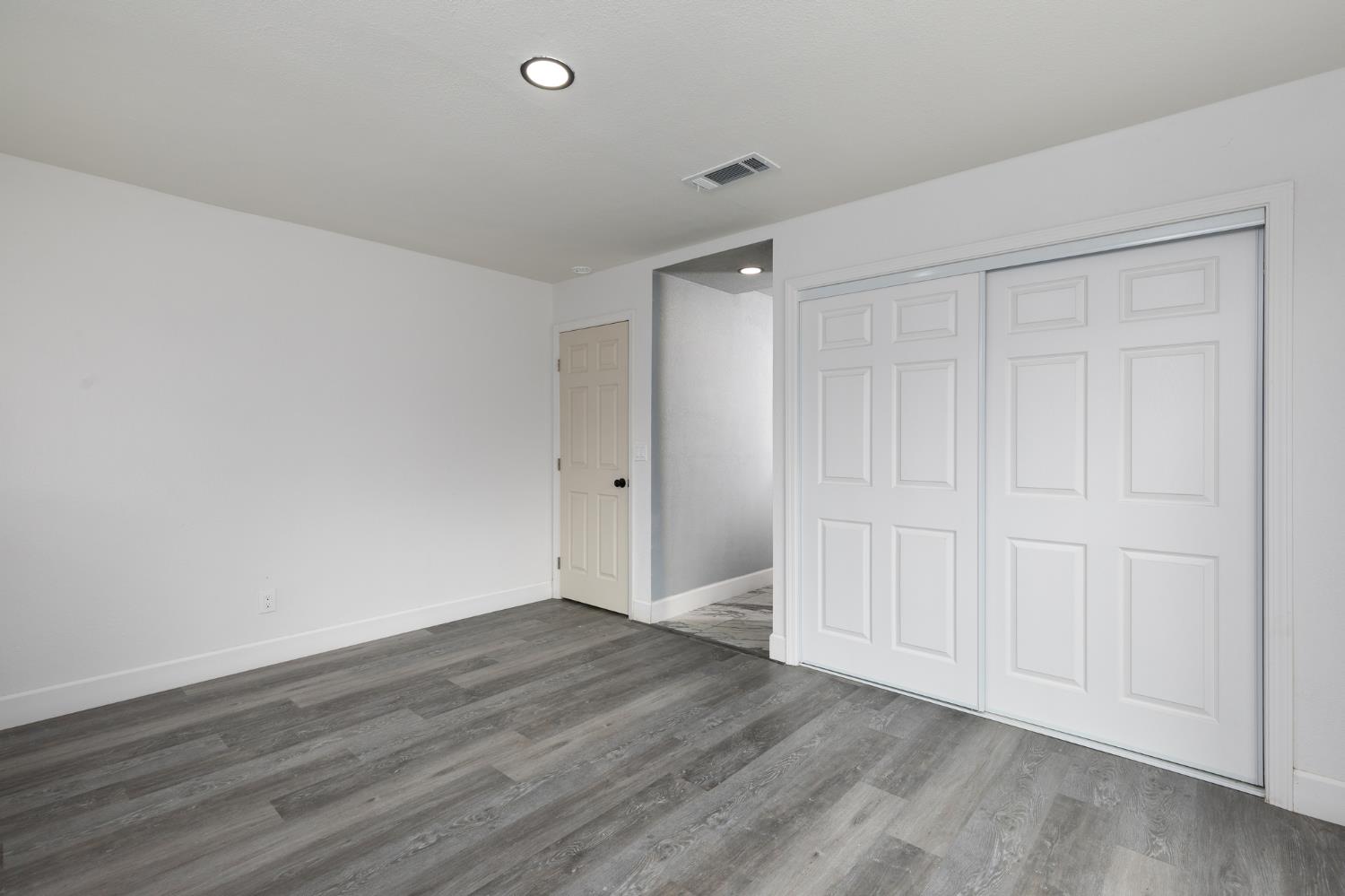 1948 N Encina St, Visalia, CA 93291