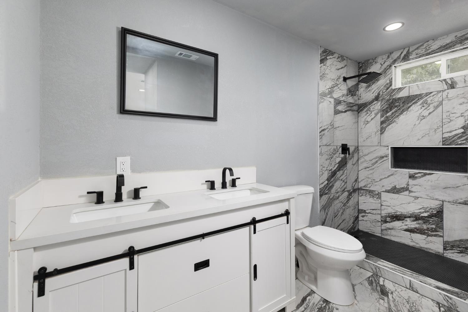1948 N Encina St, Visalia, CA 93291