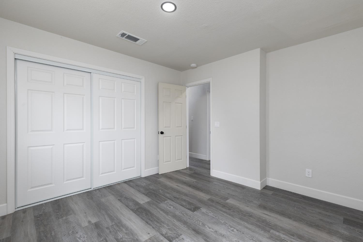 1948 N Encina St, Visalia, CA 93291