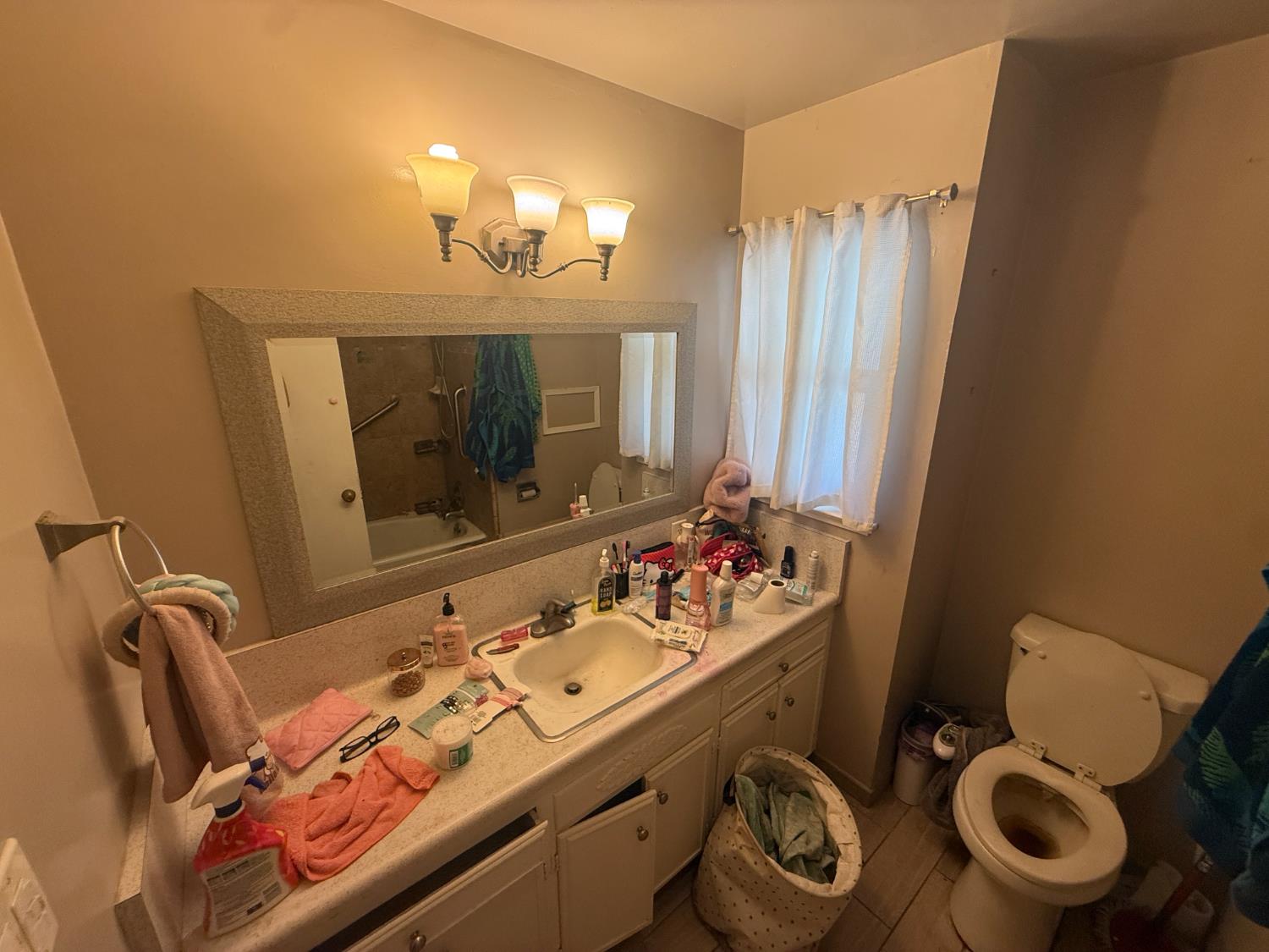 157 W Dovewood Ln, Fresno, CA 93704