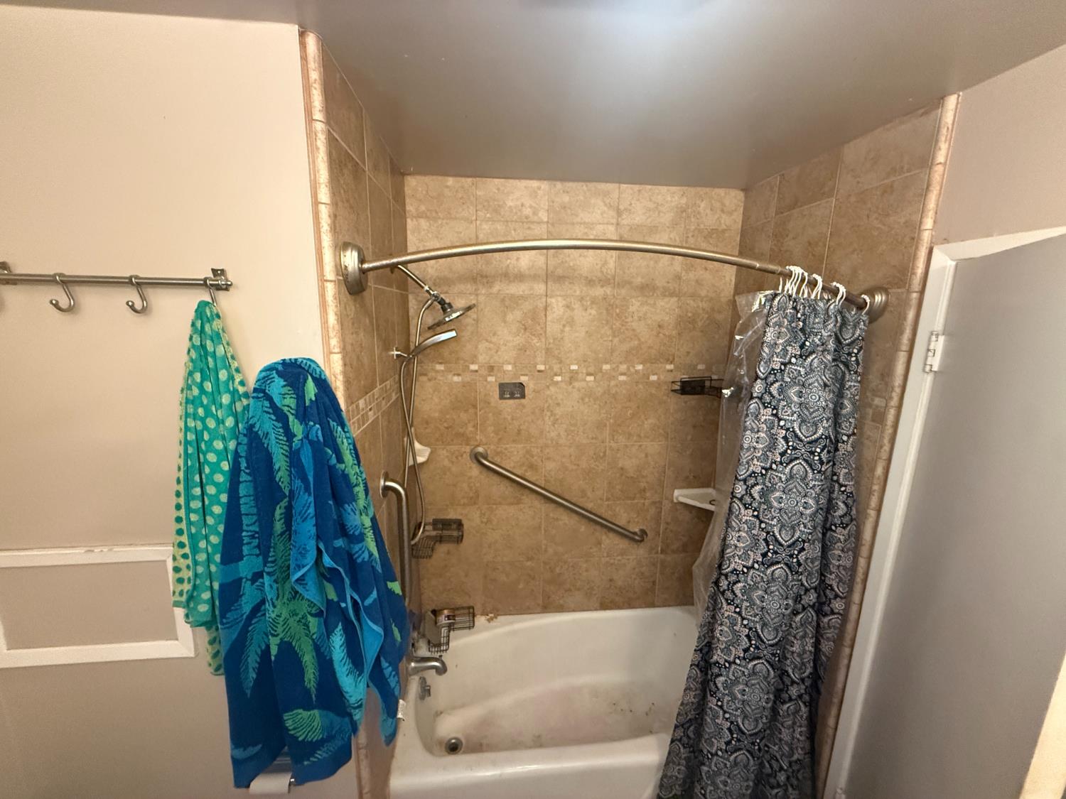157 W Dovewood Ln, Fresno, CA 93704