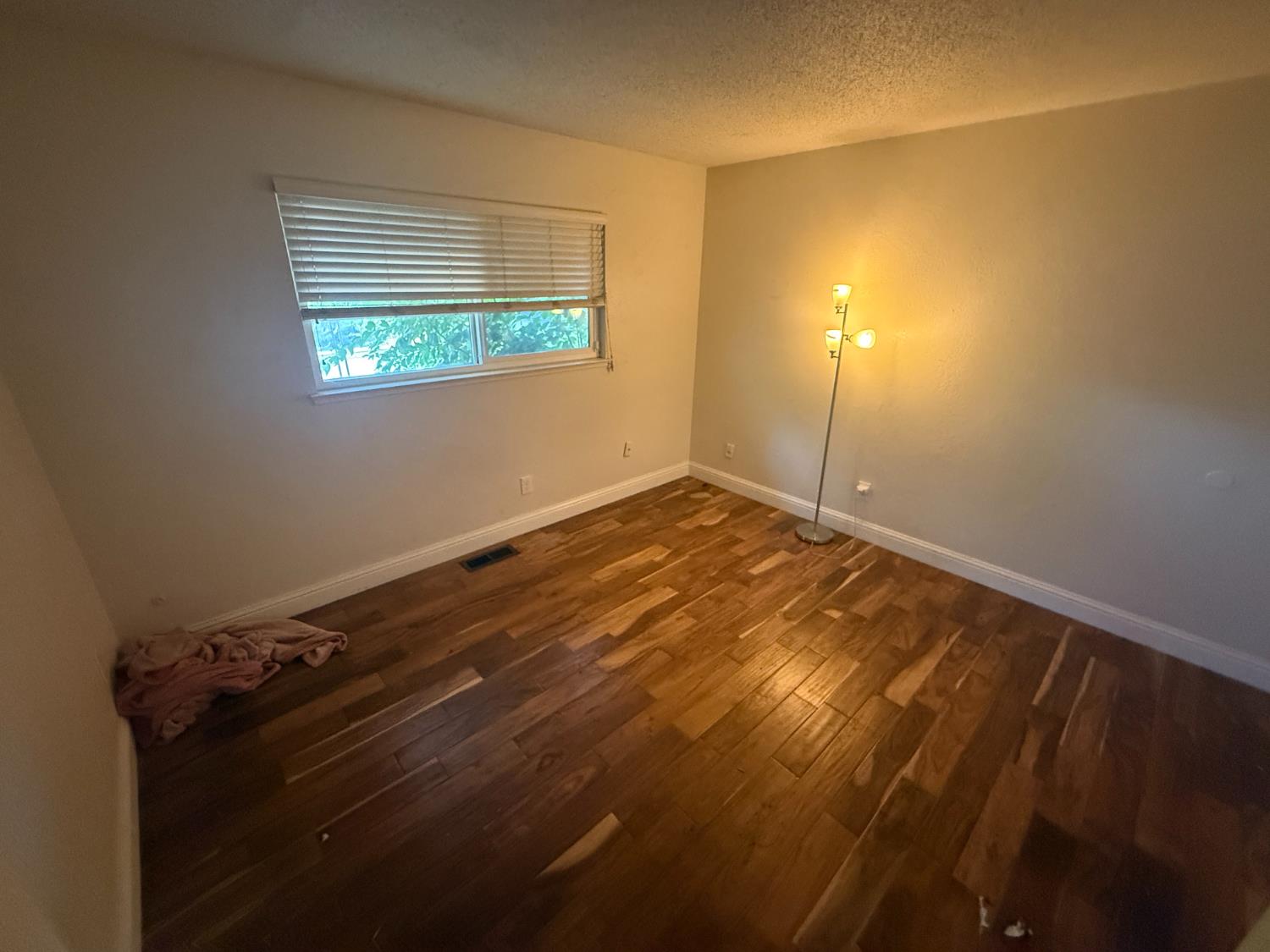 157 W Dovewood Ln, Fresno, CA 93704
