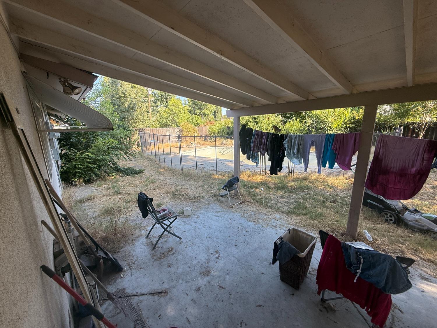 157 W Dovewood Ln, Fresno, CA 93704
